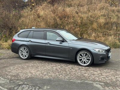 Grå Begagnad 2017 BMW 320 M Sport Kombi | 180 000 kr (Marknadspris)