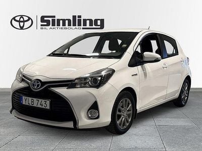 Vit Begagnad 2016 Toyota Yaris Hybrid Halvkombi | 119 900 kr (Marknadspris)