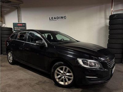 Svart Begagnad 2017 Volvo V60 Momentum Kombi | 119 900 kr (Marknadspris)