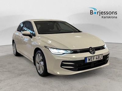 Begagnad VW Golf VIII GT 151 HK (111 kW) 2024 Vit Halvkombi