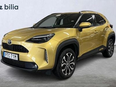 Begagnad Toyota Yaris Hybrid Active 117 HK (86 kW) 2023 Gul