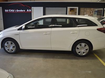 begagnad Toyota Auris Touring Sports Hybrid e-CVT (136hk) 2-Ägare / Bakkamera / Servad