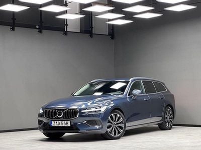 Blå Begagnad 2023 Volvo V60 Kombi | 359 900 kr (Marknadspris)
