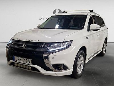 Vit Begagnad 2015 Mitsubishi Outlander P-HEV SUV | 134 900 kr (Marknadspris)
