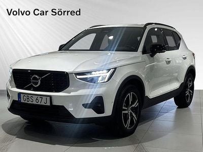 Vit Begagnad 2024 Volvo XC40 Plus SUV | 389 900 kr (Marknadspris)