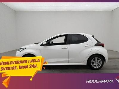 Vit Begagnad 2021 Toyota Yaris Hybrid Active Halvkombi | 169 800 kr (Marknadspris)
