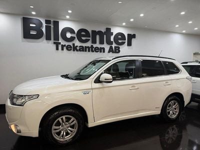 Vit Begagnad 2014 Mitsubishi Outlander SUV | 109 900 kr (Marknadspris)