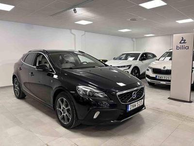 Begagnad Volvo V40 2015 Svart Halvkombi