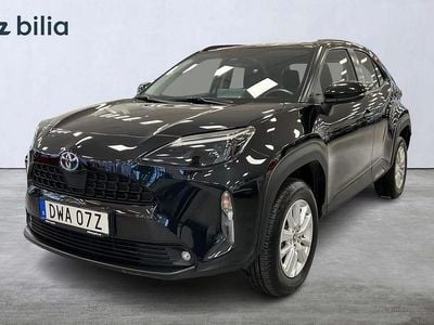 Svart Begagnad 2022 Toyota Yaris Hybrid Active | 259 900 kr (Marknadspris)