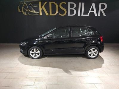 Svart Begagnad 2016 VW Polo Comfortline Halvkombi | 99 800 kr (Marknadspris)