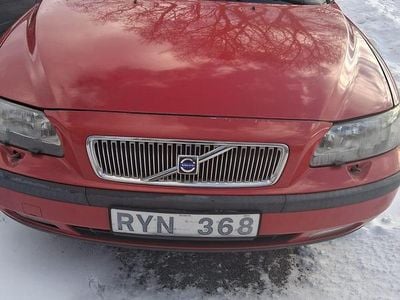 Begagnad Volvo V70 140 HK (102 kW) 2001 Röd Kombi