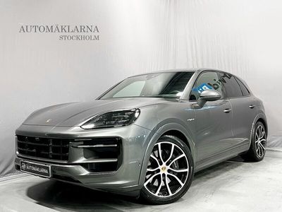 Grå Begagnad 2025 Porsche Cayenne SUV | 1 289 000 kr (Dyr)