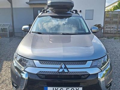 Grå/silver Begagnad 2020 Mitsubishi Outlander SUV | 238 000 kr (Marknadspris)