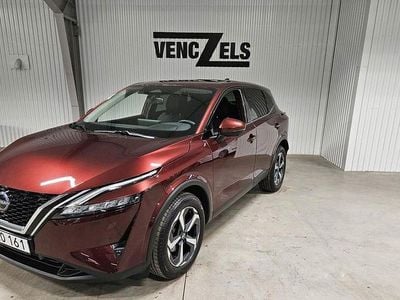 Röd metallic Begagnad 2023 Nissan Qashqai SUV | 289 000 kr (Marknadspris)