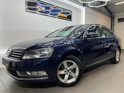 Mörkblå Begagnad 2011 VW Passat Sedan | 99 900 kr (Lite dyr)