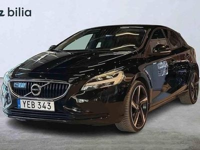 Svart Begagnad 2017 Volvo V40 Halvkombi | 149 900 kr (Marknadspris)
