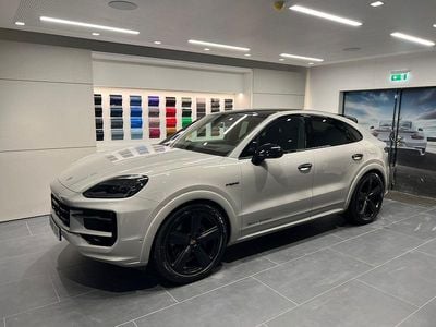 Ny Porsche Cayenne Black Edition 470 HK (345 kW) 2025 Grå SUV