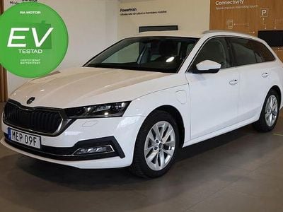 Begagnad Skoda Octavia Style 204 HK (150 kW) 2022 Vit Kombi