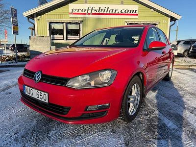 Röd Begagnad 2013 VW Golf VII Halvkombi | 94 900 kr (Marknadspris)