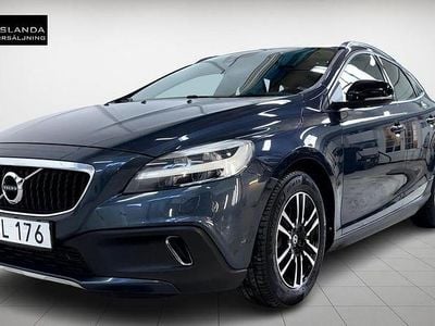 Blåmetallic Begagnad 2017 Volvo V40 CC Momentum Kombi | 129 900 kr (Marknadspris)