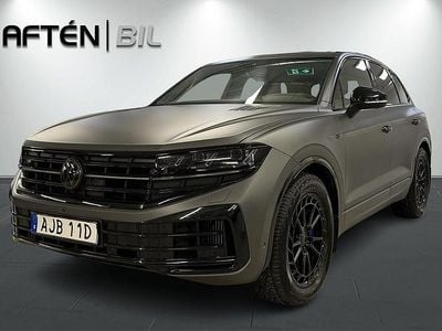 Grå Begagnad 2024 VW Touareg R SUV | 1 099 900 kr