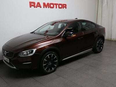 Begagnad Volvo S60 CC Summum 190 HK (139 kW) 2015 Brun Sedan