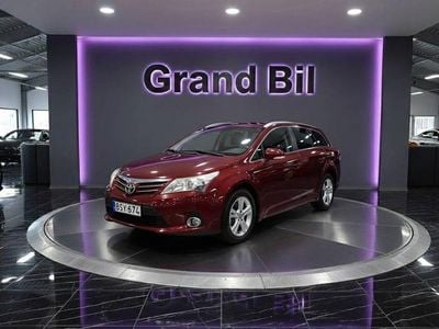 Begagnad Toyota Avensis 152 HK (111 kW) 2013 Röd Kombi