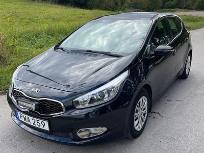 Svart Begagnad 2015 Kia Ceed Comfort Halvkombi | 65 000 kr (Bra pris)