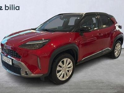 Begagnad Toyota Yaris Hybrid 117 HK (86 kW) 2023 Röd