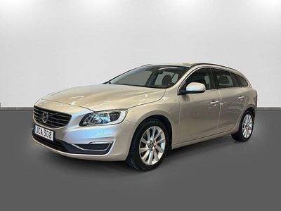 Begagnad Volvo V60 Momentum 190 HK (139 kW) 2015 Silver Kombi