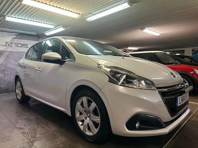 Begagnad Peugeot 208 82 HK (60 kW) 2015 Vit Halvkombi