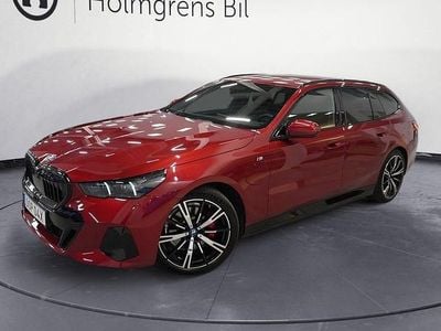 Fire red metallic Begagnad 2025 BMW 530 M Sport Kombi | 649 800 kr