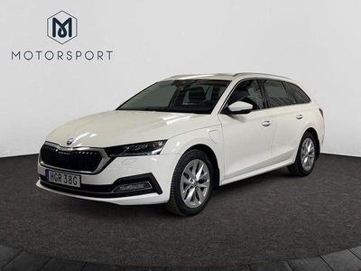 Vit Begagnad 2022 Skoda Octavia Business Line Kombi | 279 900 kr (Marknadspris)