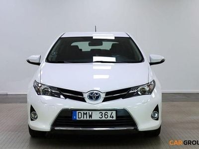 Begagnad Toyota Auris Hybrid Active 136 HK (100 kW) 2013 Vit Halvkombi