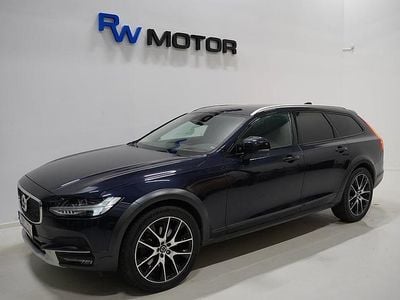 Blå Begagnad 2019 Volvo V90 CC Kombi | 349 800 kr (Marknadspris)