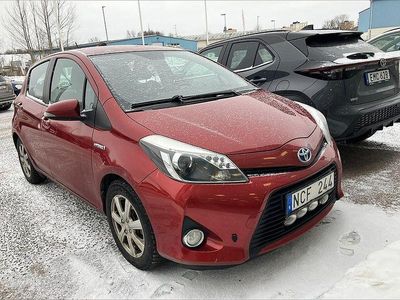 Röd Begagnad 2012 Toyota Yaris Hybrid Active Halvkombi | 79 900 kr (Dyr)
