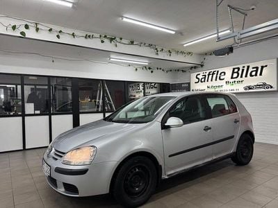 Begagnad VW Golf IV Trendline 116 HK (85 kW) 2005 Silver Halvkombi