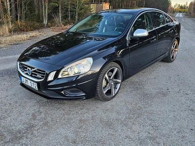 Begagnad Volvo S60 R-Design 304 HK (223 kW) 2012 Svart metallic Sedan