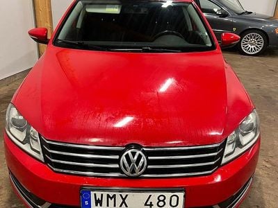 Röd Begagnad 2013 VW Passat Kombi | 44 990 kr (Marknadspris)