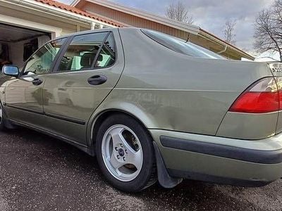 Mossgrön Begagnad 1999 Saab 9-5 Sedan | 50 000 kr