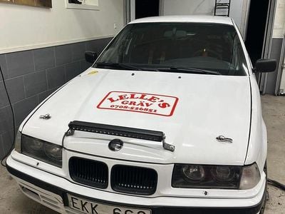 Begagnad 1992 BMW 318 Sedan | 59 500 kr