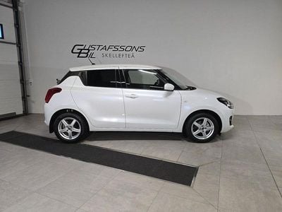 Begagnad Suzuki Swift 83 HK (61 kW) 2022 Vit Halvkombi