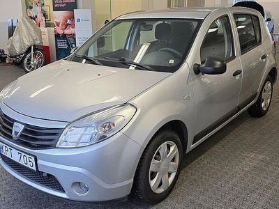 Begagnad Dacia Sandero 87 HK (63 kW) 2010 Silver Halvkombi