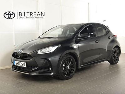 Svart Begagnad 2023 Toyota Yaris Hybrid Style Halvkombi | 234 900 kr (Marknadspris)