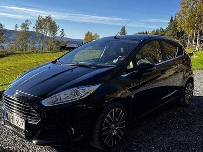 Begagnad Ford Fiesta Titanium 95 HK (69 kW) 2013 Svart Halvkombi