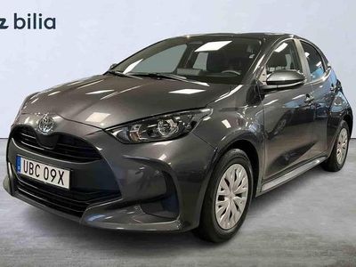 Grå Begagnad 2025 Toyota Yaris Hybrid Halvkombi | 224 900 kr