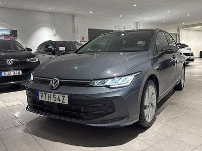 Grå Begagnad 2024 VW Golf VIII Advance Halvkombi | 309 900 kr (Marknadspris)