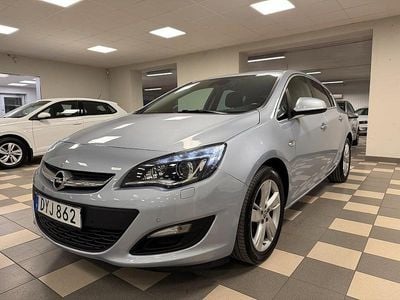 Grå Begagnad 2015 Opel Astra Enjoy Halvkombi | 113 800 kr (Marknadspris)