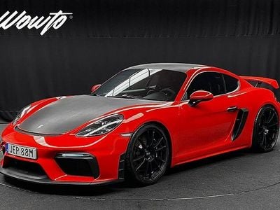 Röd Begagnad 2020 Porsche 718 Cayman GT4 Sportkupé | 1 095 800 kr (Marknadspris)