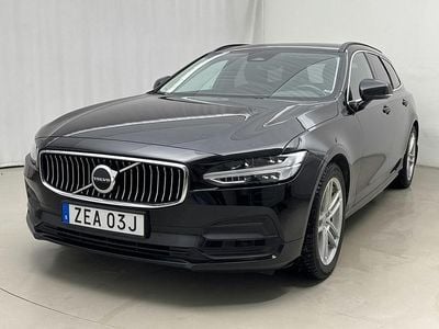 Svart Begagnad 2022 Volvo V90 Momentum Kombi | 269 000 kr (Bra pris)